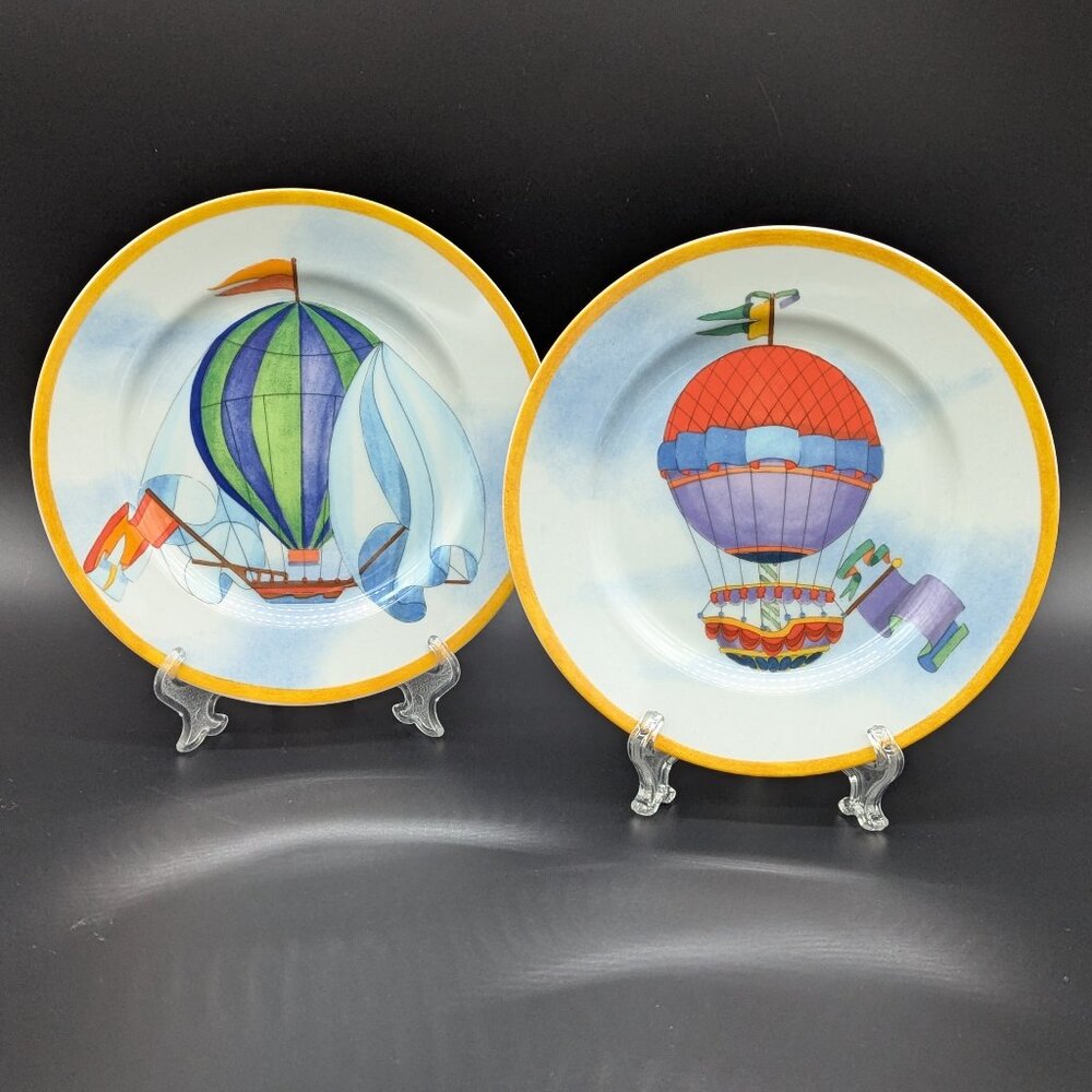 Williams-Sonoma Montgolfiere Two Salad Plates Hot Air Balloons Green Blue Purple